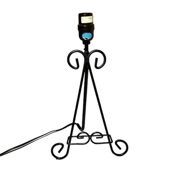 Southern Living Metal easle holding lamp - Picture 1 of 2